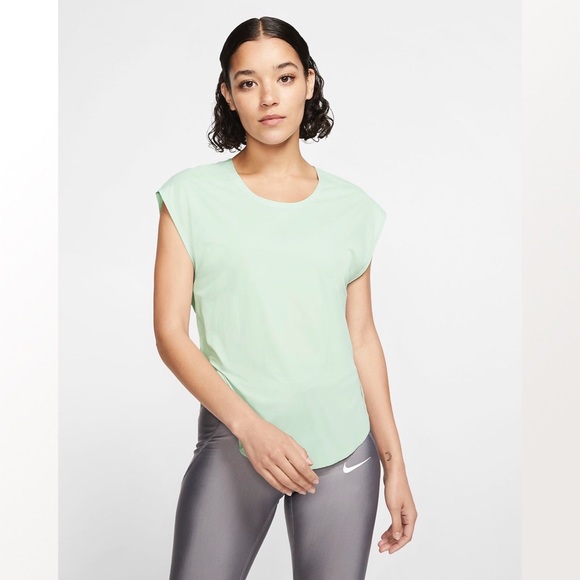 *CLOSEOUT* NWT NIKE TSHIRT SIZE M - Picture 1 of 5